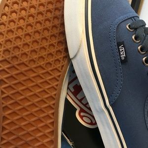 Men’s authentic Vans U.S size 8